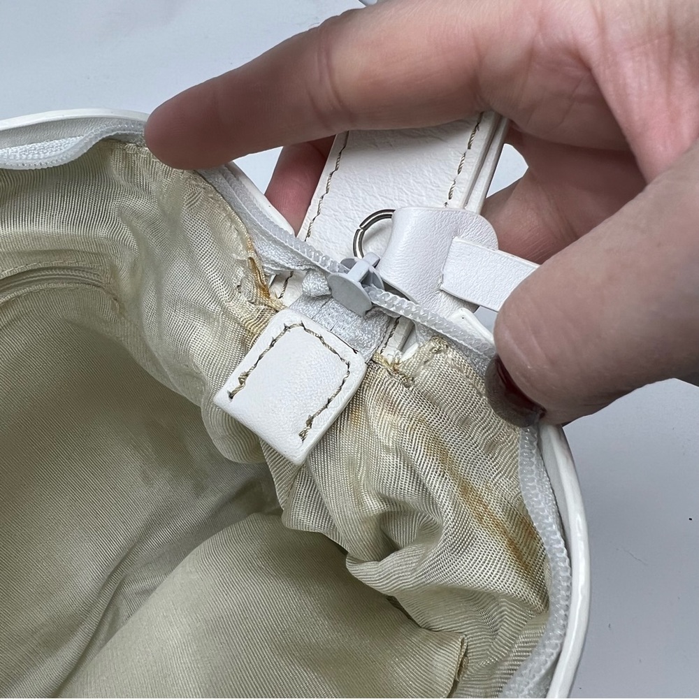 Bloomingdale’s White Leather Shoulder Bag Drawstring Zip Silver Accents - Picture 10 of 12